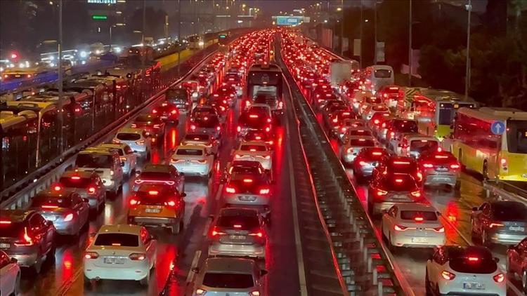 İstanbulda trafik yoğunluğu yüzde 83e ulaştı