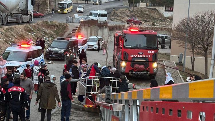 Mardinde ev yangını: 5 kişi dumandan etkilendi