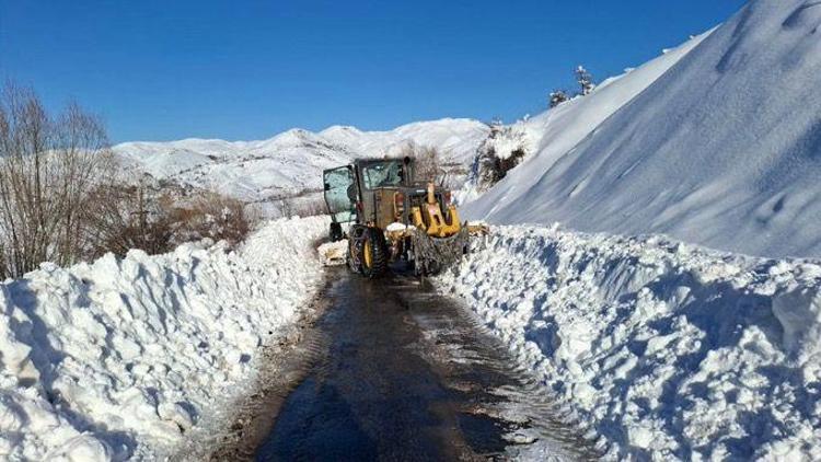 Elazığ’da, 4 köy yolu kardan kapandı