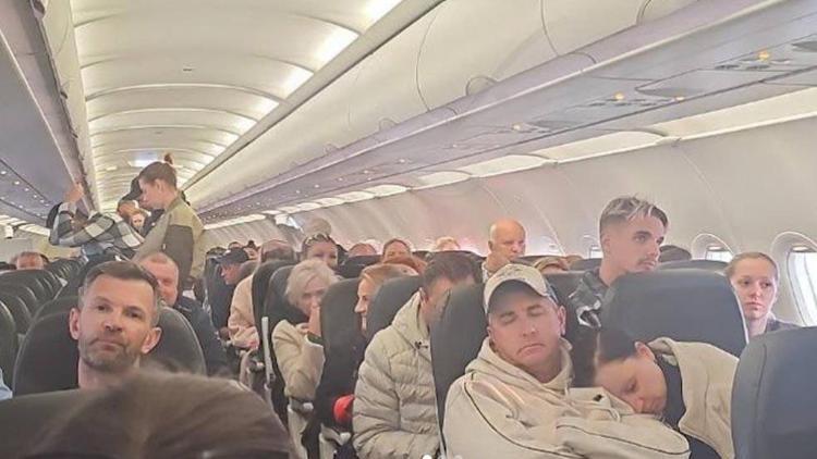 Varşova’ya izin çıkmadı 13 saat beklettiler