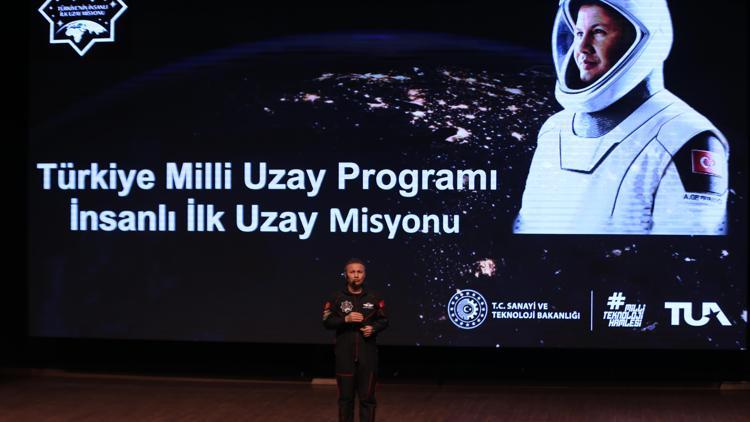 Türkiyenin ilk astronotu Gezeravcı, Çanakkalede üniversitelilerle bir araya geldi