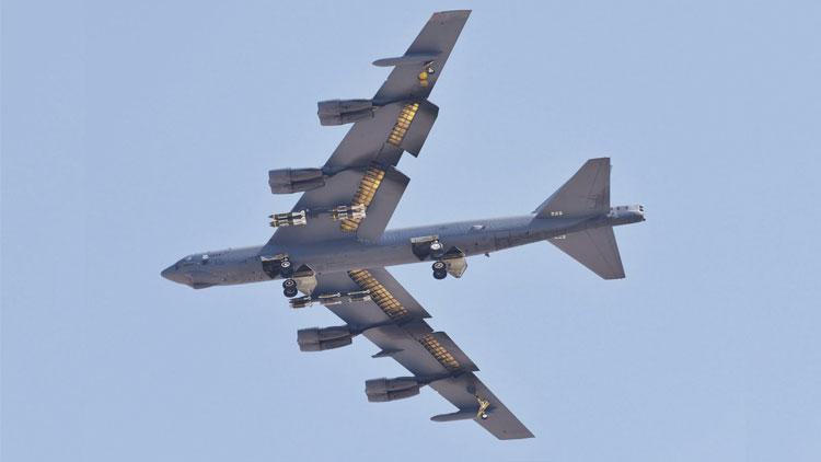 Uçan kaleler yine Ortadoğu’da: ABD’den İran’a B-52’lerle gözdağı