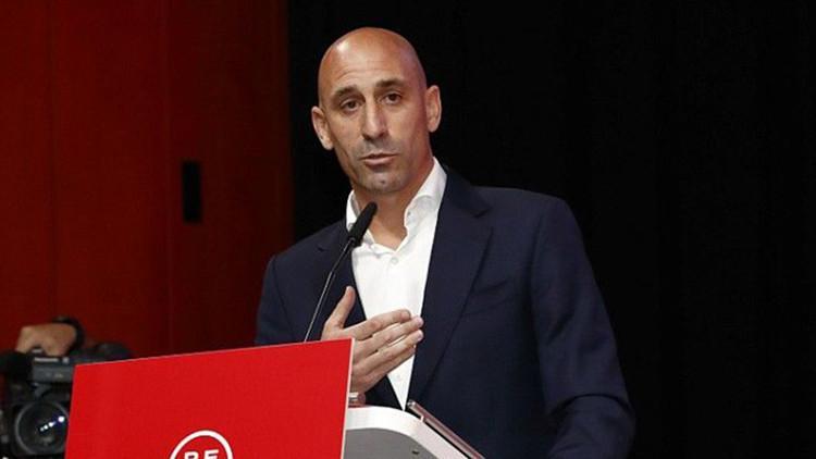 Kadın futbolcuyu rızası olmadan öpen Rubiales suçlu bulundu