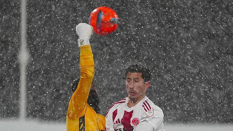 Ümraniyespor ile Sakaryaspor golsüz berabere kaldı