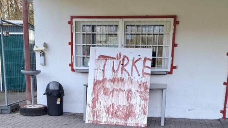 Türk spor kulübüne ırkçı saldırı