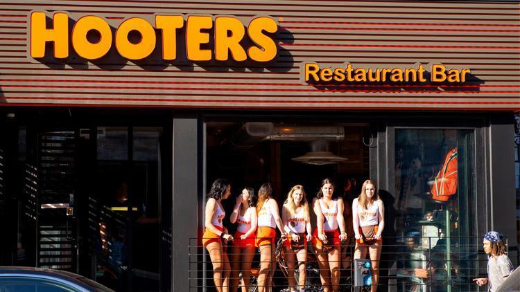 Garsonlarıyla ün yapmıştı... Hooters iflas ediyor