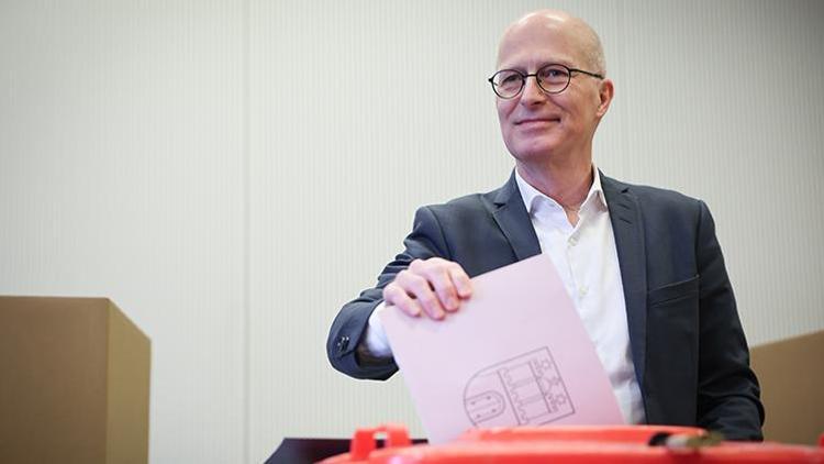Hamburg’da SPD kazandı