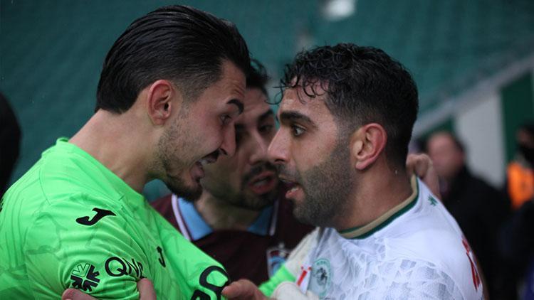 Konyaspor - Trabzonspor maçının uzatma dakikalarında ortalık karıştı