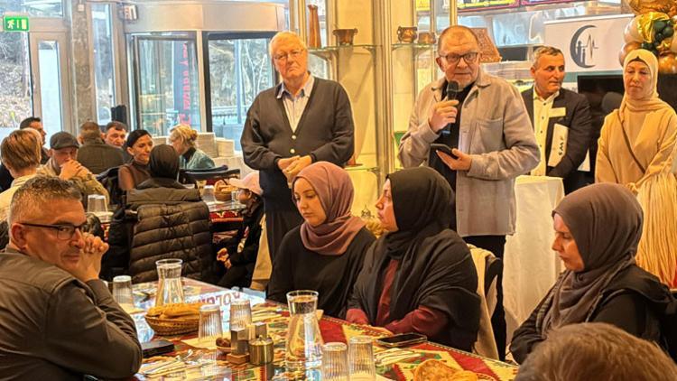İsveç’te farklı inanç grupları aynı sofrada