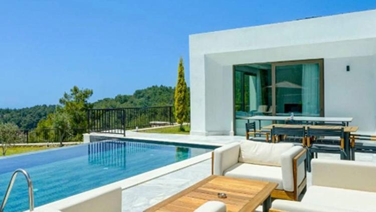 Hayalinizdeki tatil için en iyi seçenek: Kiralık villa konforu