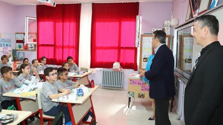 Getireceğim dedi ve getirdi: Sınıf başkanı Hatice, arkadaşlarına verdiği sözü tuttu