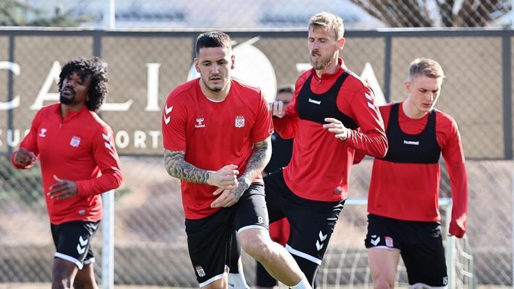 Sivassporda Manaj ve Simic çalışmalara başladı