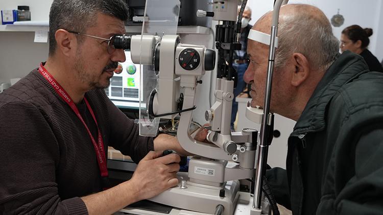 1 yılda bine yakın ameliyat gerçekleştiren doktora Sağlık Bakanından teşekkür belgesi