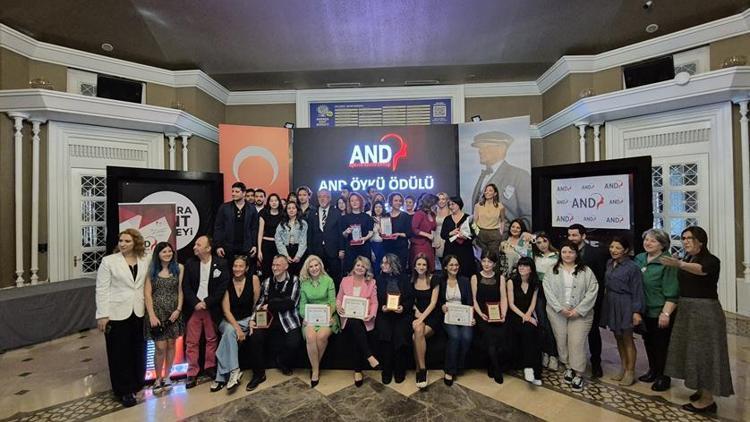 Ödüllü öykülerin geliri burs oldu