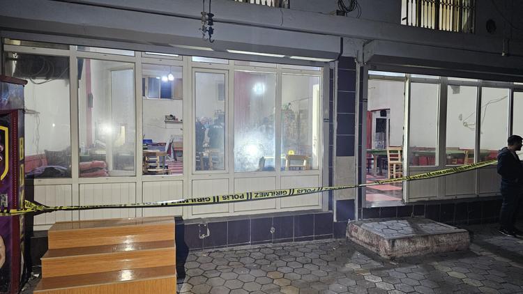 17 yaşındaki çocuk kahvehaneyi basıp, 2 kişiyi tabancayla öldürdü
