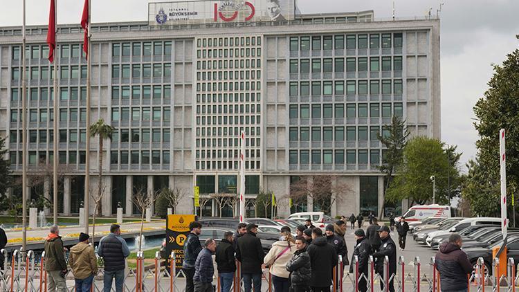 İBBye yönelik yolsuzluk operasyonu... Para sayma görüntülerinin çekildiği iddia edilen ofisin sahibi avukat Gökhan Taşkapan konuştu