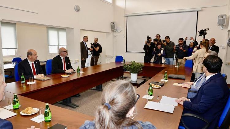 Kıbrıslı liderler ara bölgede bir araya geldi