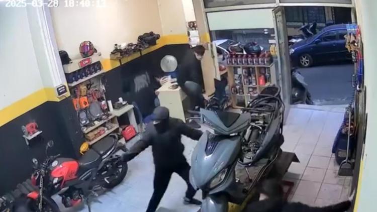 Beyoğlunda motosiklet tamirhanesine silahlı saldırı