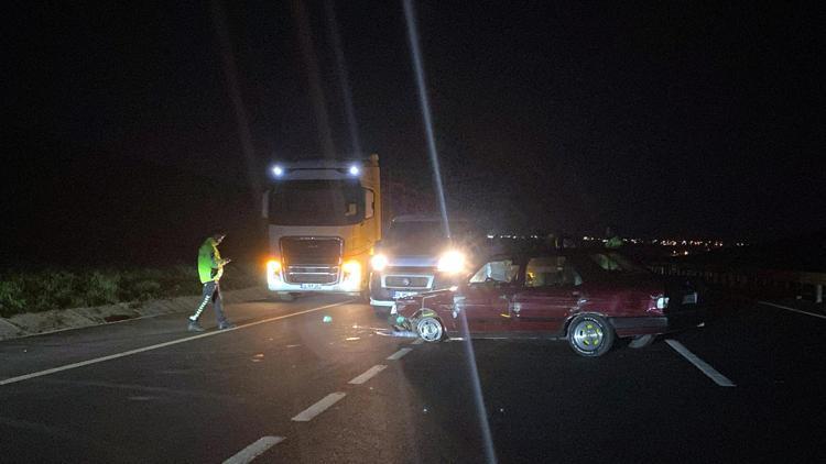 Bariyere çarpan otomobilin sürücüsü yaralandı