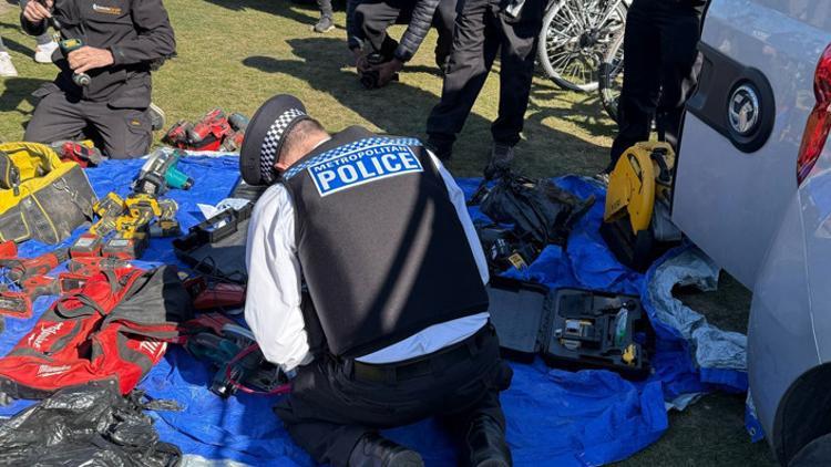 Londra’da 50 bin Sterlin’lik çalıntı eşya ele geçirildi