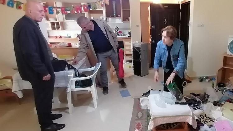 Hırsızlık için girdikleri evde tavla oynamışlar