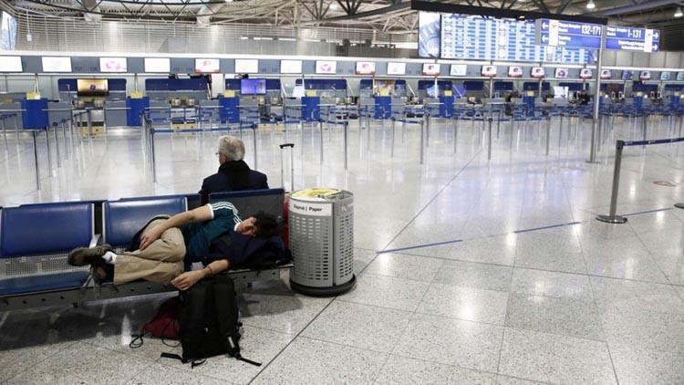 Komşuda işçiler greve gitti: Ulaşım durdu