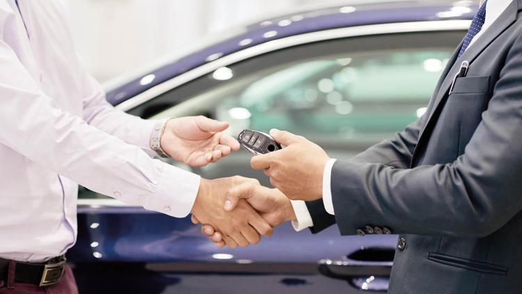 Otomotiv sektöründeki fırtınalar tüketicilerin talebini erkene çekti... Fiyat endişesi stokları eritti