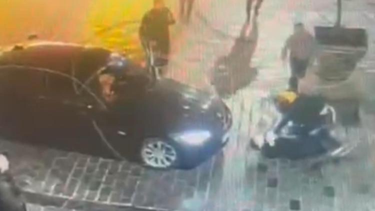 Derbi Öncesi Taksimde Bıçaklı Kavga: O Anlar Kamerada