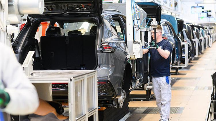 Golf ve Tiguan siparişleri arttı, VW mesaiye kalıyor