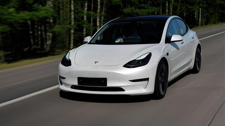 Teslanın karı çakıldı