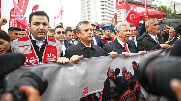 CHP’den Anıtkabir’e yürüyüş