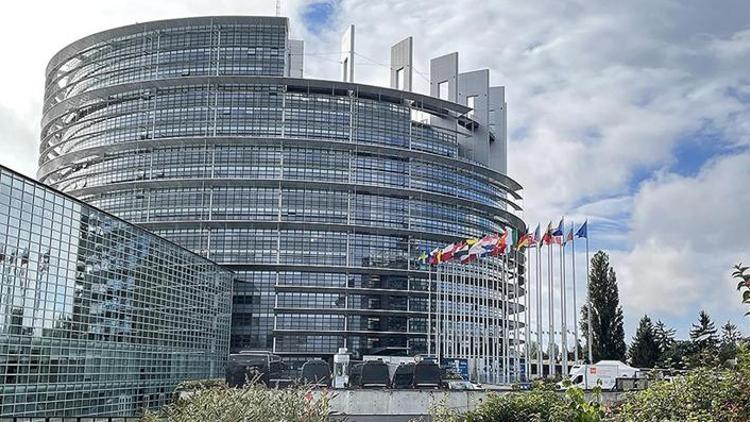 Le Pen davası AP bağlantılı yolsuzluk skandallarını yeniden gündeme getirdi
