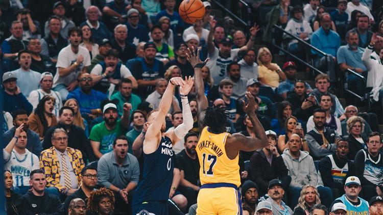 Timberwolves, Lakersı yenerek seride 2-1 öne geçti