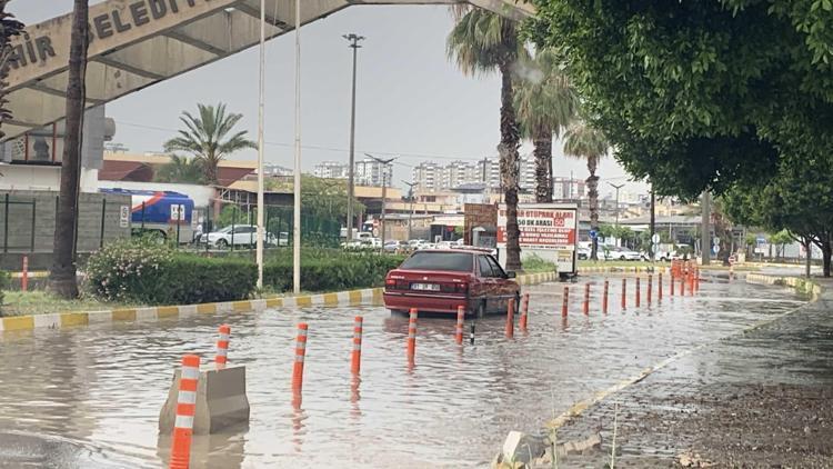 Adanada Sağanak Yağışının Neden Olduğu Sel