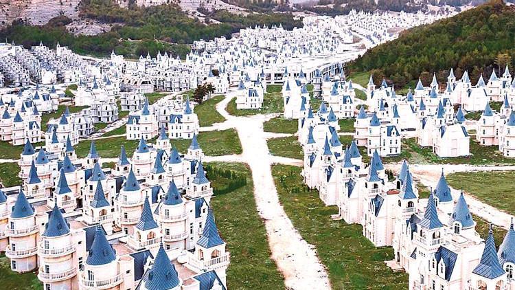 Villa doland�r�c�lar�na 885 y�l istendi: �Peri masal��n�n hayalet �atolar�