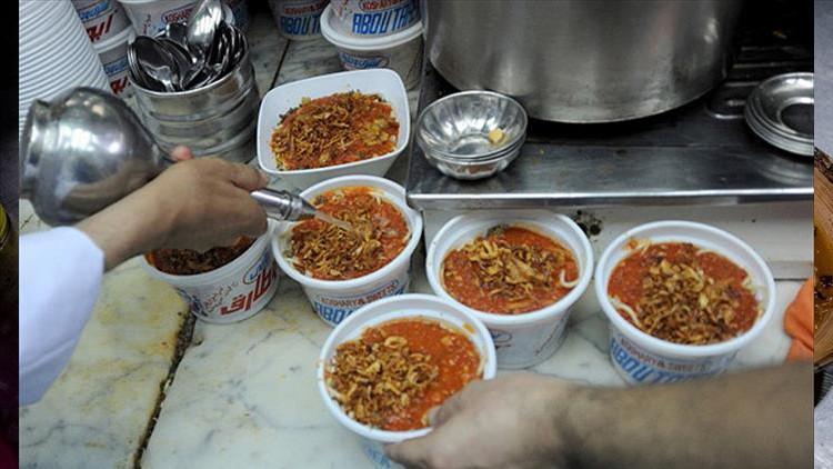 Hindistanda okul yemeğinde ölü yılan skandalı: 100den fazla çocuk zehirlendi