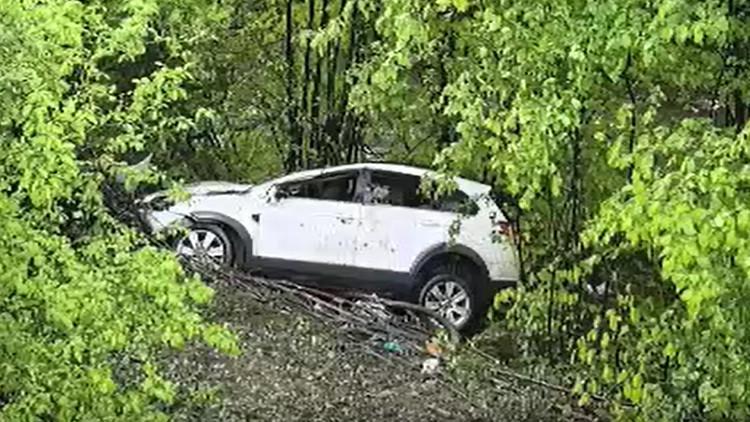 Ormana uçan cipin sürücüsü öldü, 2si çocuk 3 kişi yaralandı