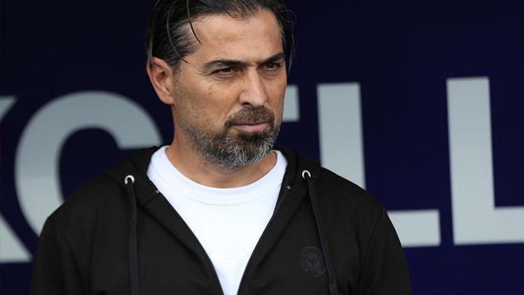 Çaykur Rizespor Teknik Direktörü İlhan Palut: Yarış tüm hızıyla devam ediyor