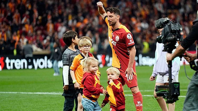 Galatasarayda maç sonu 3lüsü Mertens ve Musleradan
