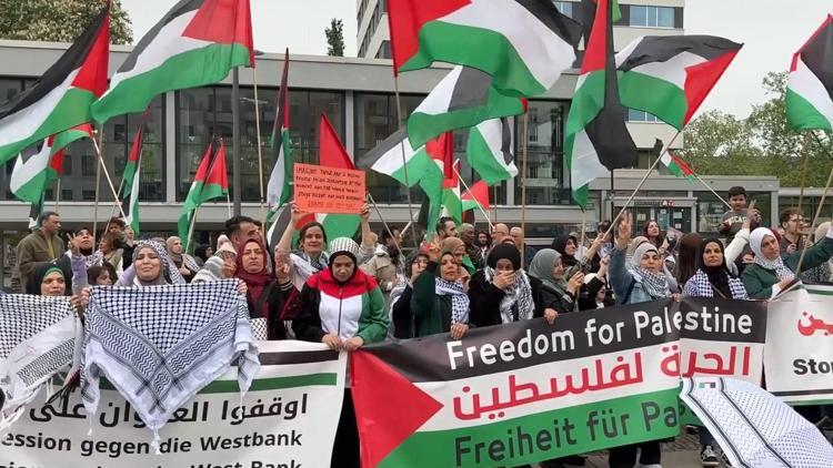 Berlin’de Filistin’e destek gösterisi