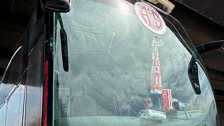 Antalyaspor U17 takımına taşlı saldırı