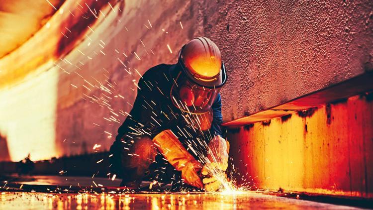 Sanayi üretimi martta yara sardı
