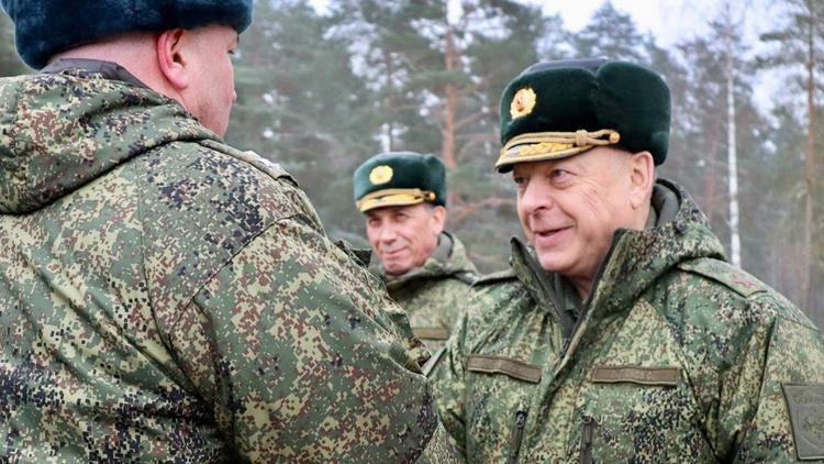 Rusya Devlet Başkanı Putin, Kara Kuvvetleri Başkomutanı Salyukovu görevden aldı