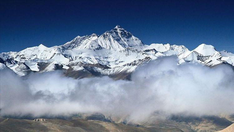 Everestte yorgun düştü: Hayatını kaybetti