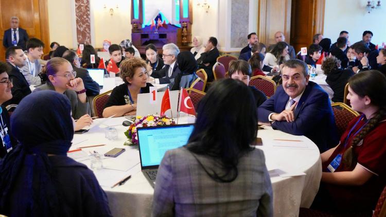 Bakan Tekin öğrenci çalıştayına katıldı
