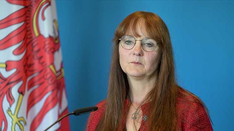 SPD’li bakan istifa etti