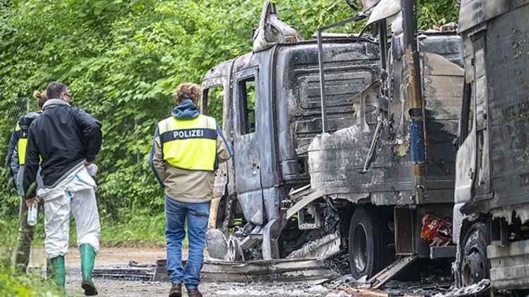 Münih’te polis araçlarına kundaklama 1 milyon Euro’luk zarar