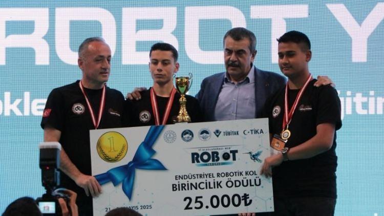 Bakan Tekin: Öğrencilerin bilgiyi beceriye dönüştürmeleri önceliğimiz