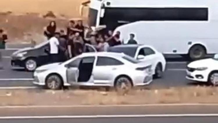 Görevden dönen gümrük muhafaza memurunu darbettiler; 3 tutuklama