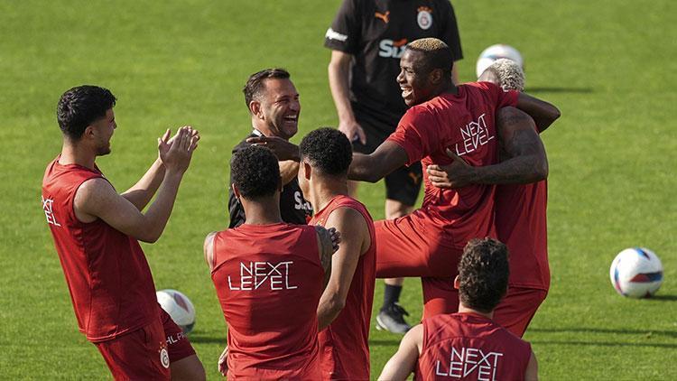 Galatasarayda Başakşehir maçı öncesi neşeli idman